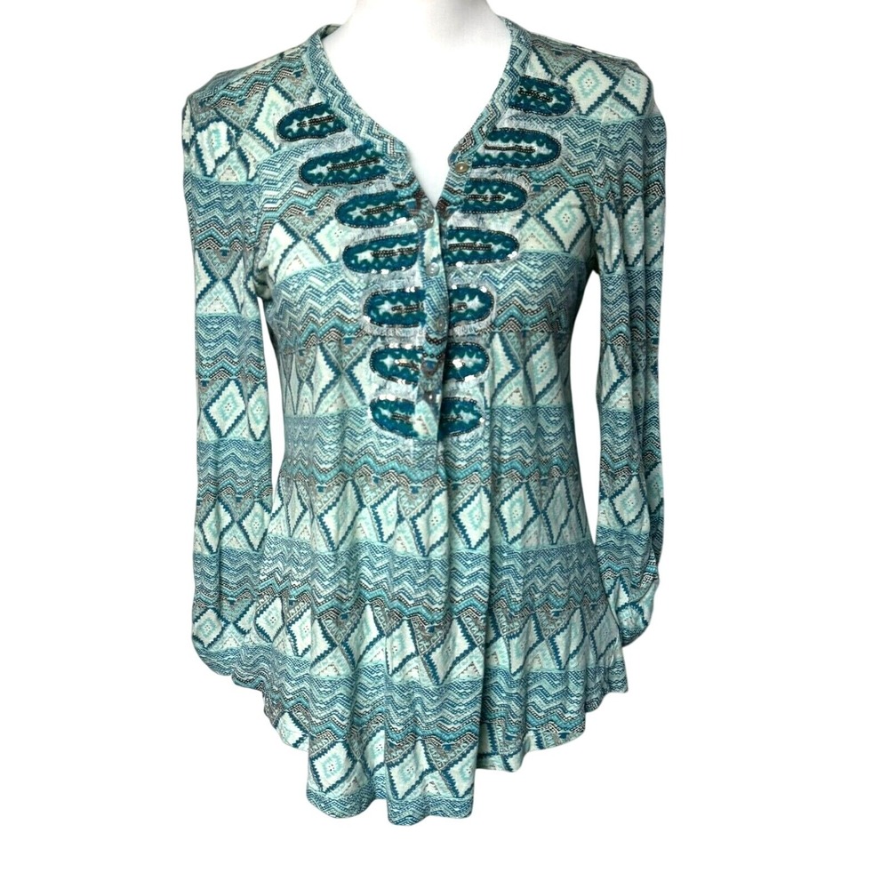 ANTHROPOLOGIE AKEMI & KIN Large Blue Diamond Print Boho Roll Tab Embellished Top